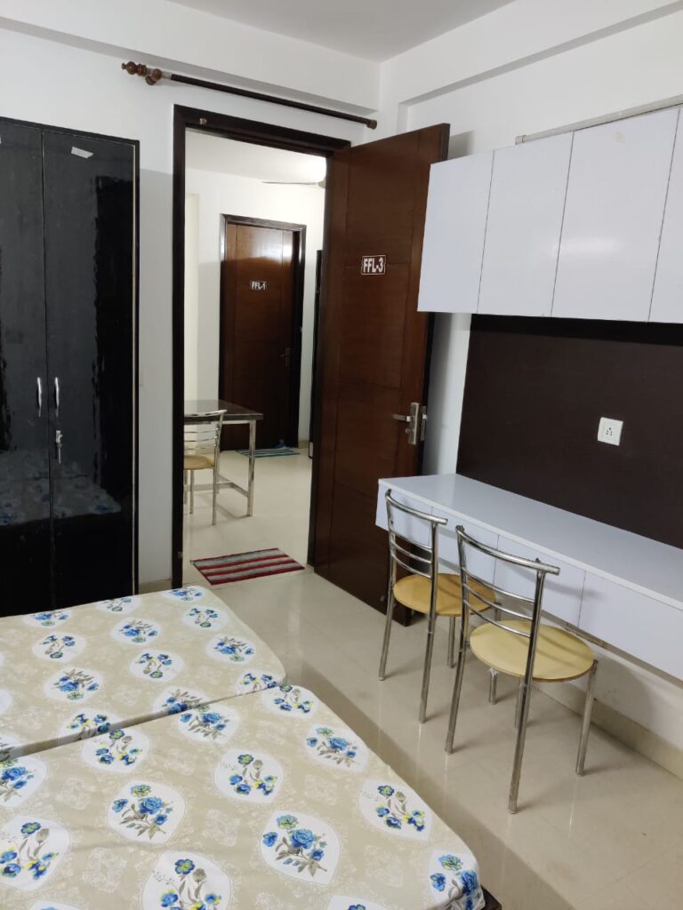 PG in Saket, Delhi near made easy | Furnished PG near Saket metro
